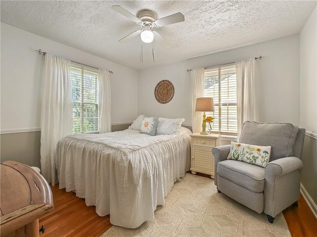 5026 W 72nd Terrace, Prairie Village, KS 66208