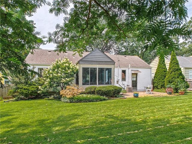5026 W 72nd Terrace, Prairie Village, KS 66208