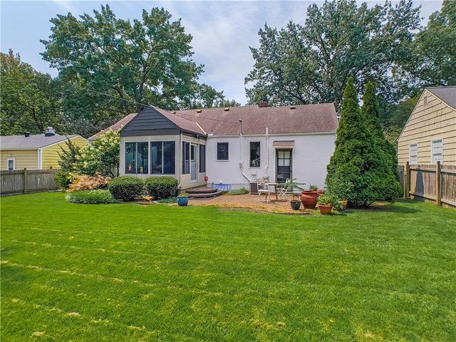 5026 W 72nd Terrace, Prairie Village, KS 66208