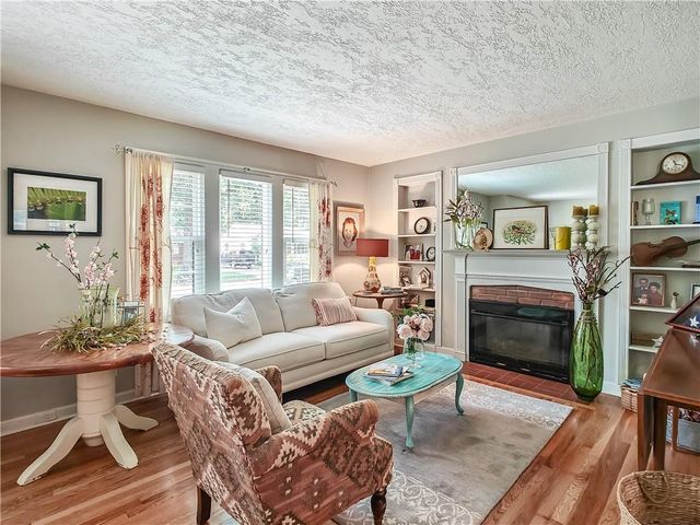 5026 W 72nd Terrace, Prairie Village, KS 66208