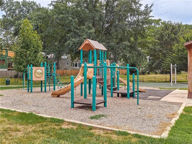 5026 W 72nd Terrace, Prairie Village, KS 66208