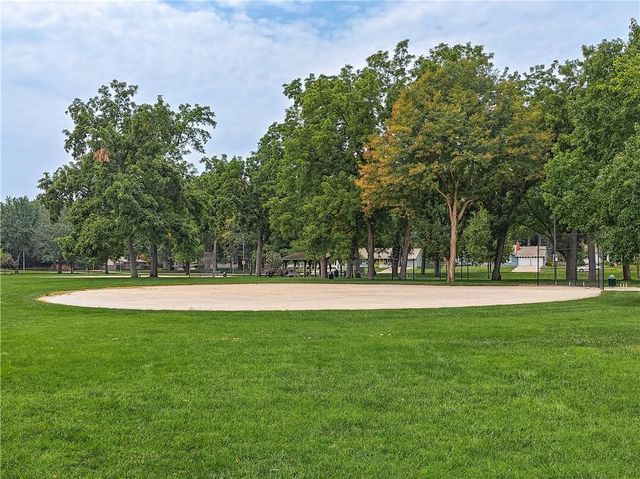 5026 W 72nd Terrace, Prairie Village, KS 66208