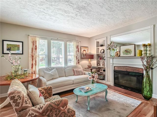 5026 W 72nd Terrace, Prairie Village, KS 66208