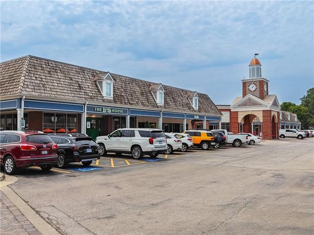 5026 W 72nd Terrace, Prairie Village, KS 66208
