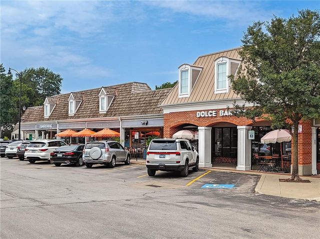 5026 W 72nd Terrace, Prairie Village, KS 66208