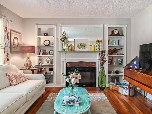 5026 W 72nd Terrace, Prairie Village, KS 66208