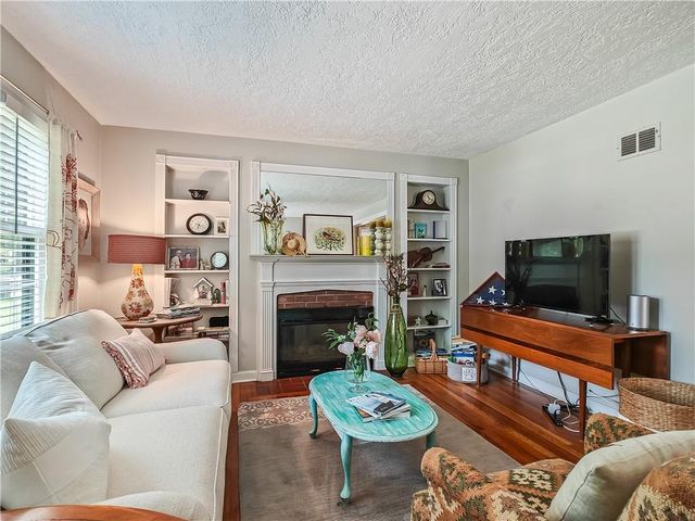 5026 W 72nd Terrace, Prairie Village, KS 66208