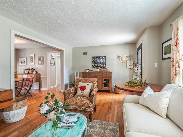 5026 W 72nd Terrace, Prairie Village, KS 66208