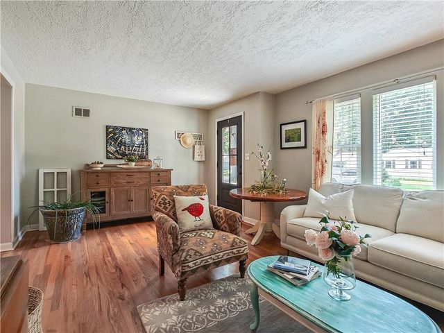5026 W 72nd Terrace, Prairie Village, KS 66208