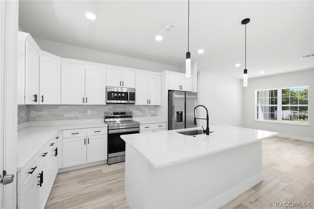 8511 N Golfview Drive, Citrus Springs, FL 34434