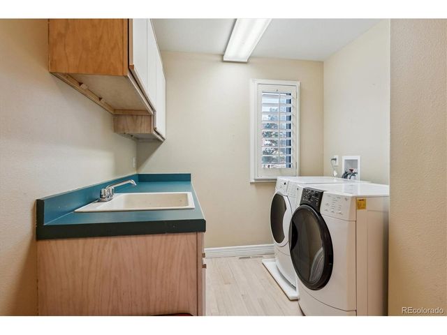 72 Falcon Hills Dr, Highlands Ranch, CO 80126