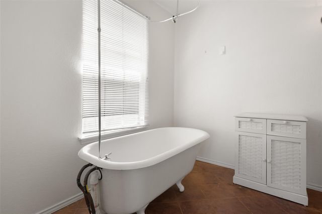 1225 Hilltop DR, San Marcos, TX 78666