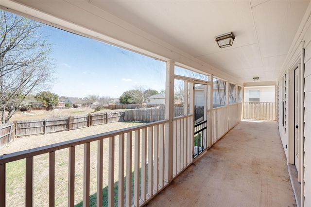 1225 Hilltop DR, San Marcos, TX 78666