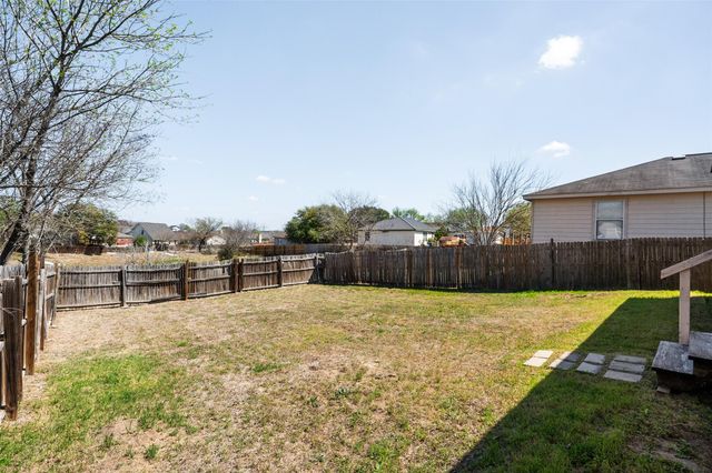 1225 Hilltop DR, San Marcos, TX 78666