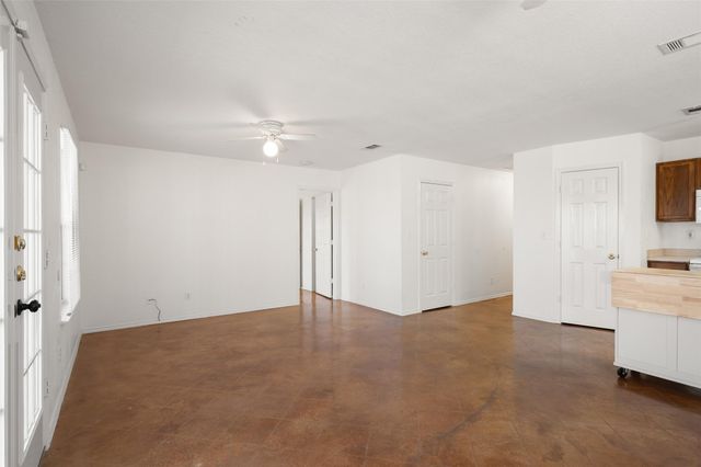 1225 Hilltop DR, San Marcos, TX 78666