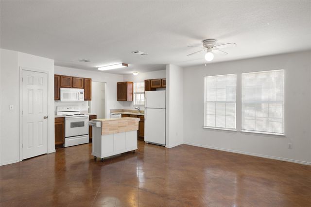 1225 Hilltop DR, San Marcos, TX 78666