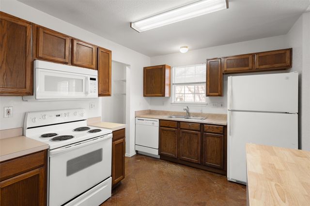 1225 Hilltop DR, San Marcos, TX 78666