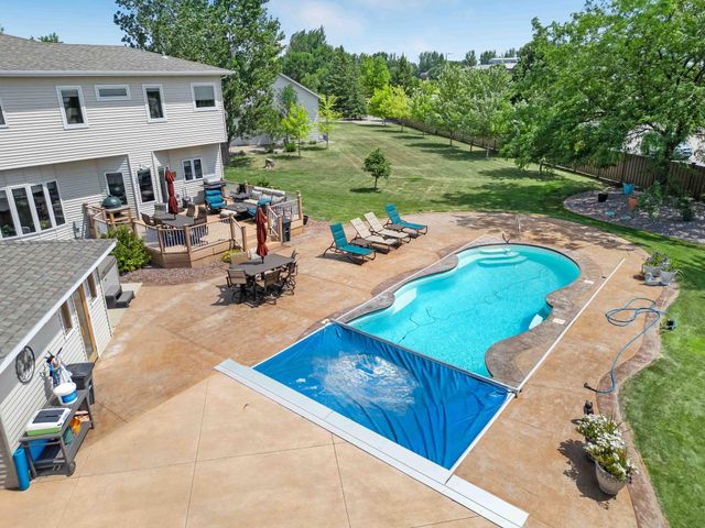 5039 Rose Creek Parkway S, Fargo, ND 58104
