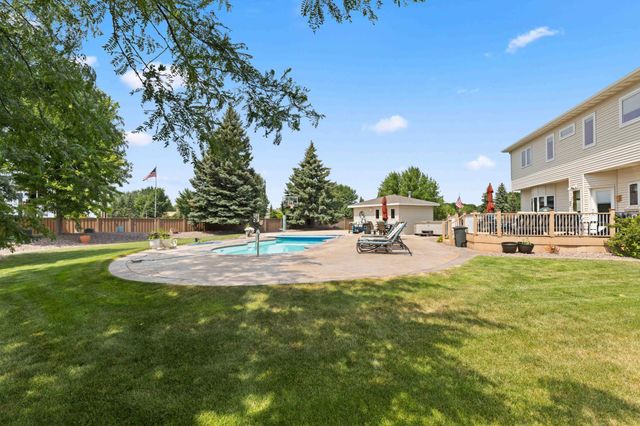 5039 Rose Creek Parkway S, Fargo, ND 58104