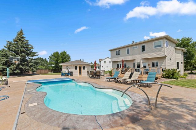 5039 Rose Creek Parkway S, Fargo, ND 58104