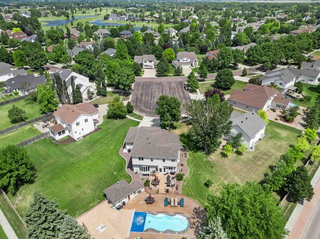 5039 Rose Creek Parkway S, Fargo, ND 58104
