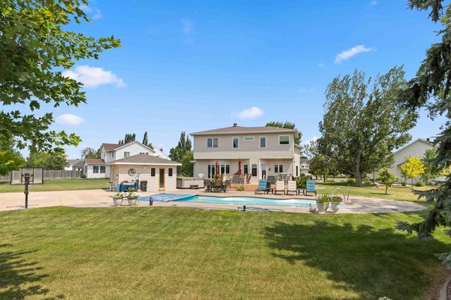 5039 Rose Creek Parkway S, Fargo, ND 58104