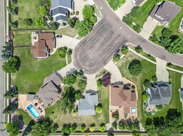 5039 Rose Creek Parkway S, Fargo, ND 58104