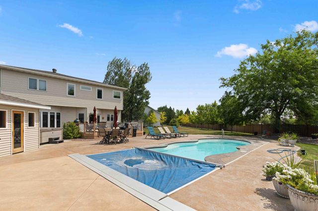 5039 Rose Creek Parkway S, Fargo, ND 58104