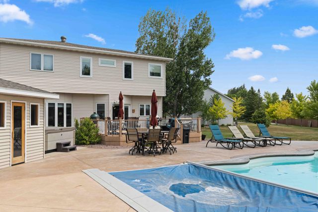 5039 Rose Creek Parkway S, Fargo, ND 58104