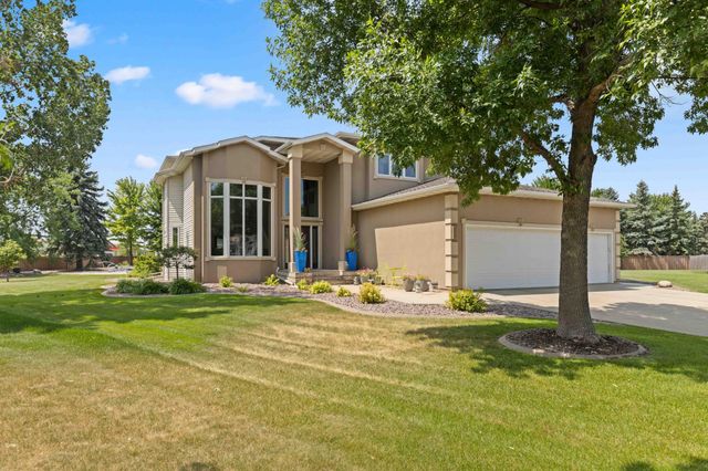 5039 Rose Creek Parkway S, Fargo, ND 58104