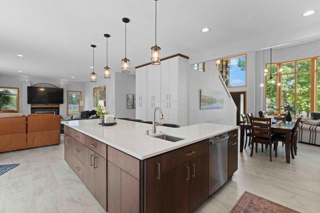 5039 Rose Creek Parkway S, Fargo, ND 58104