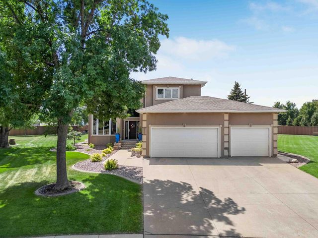 5039 Rose Creek Parkway S, Fargo, ND 58104