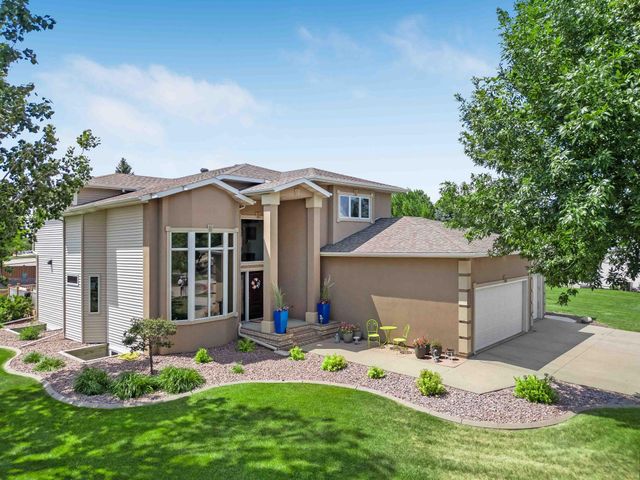 5039 Rose Creek Parkway S, Fargo, ND 58104