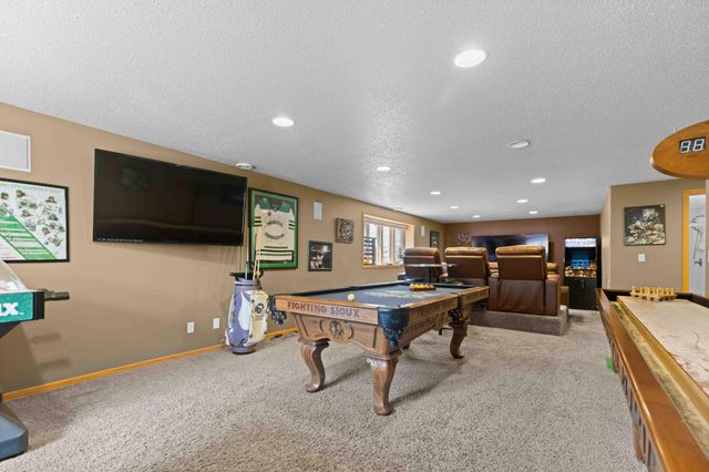 5039 Rose Creek Parkway S, Fargo, ND 58104