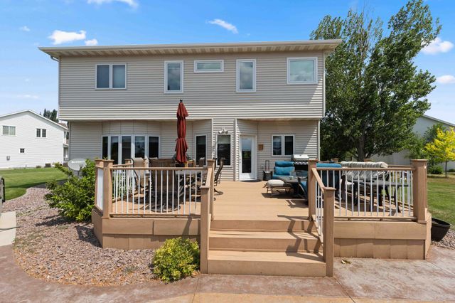 5039 Rose Creek Parkway S, Fargo, ND 58104