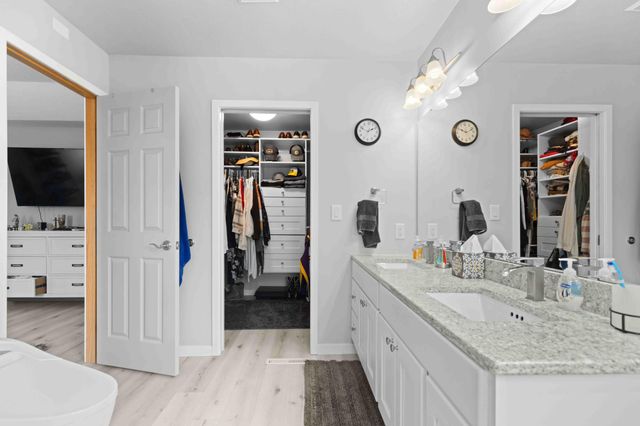 5039 Rose Creek Parkway S, Fargo, ND 58104