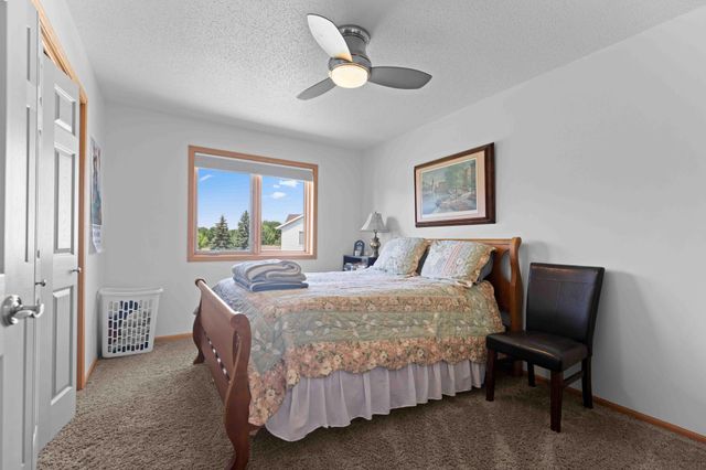5039 Rose Creek Parkway S, Fargo, ND 58104
