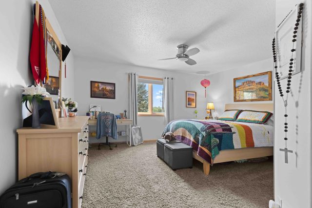 5039 Rose Creek Parkway S, Fargo, ND 58104