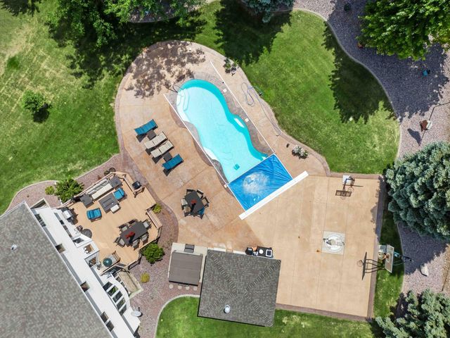 5039 Rose Creek Parkway S, Fargo, ND 58104