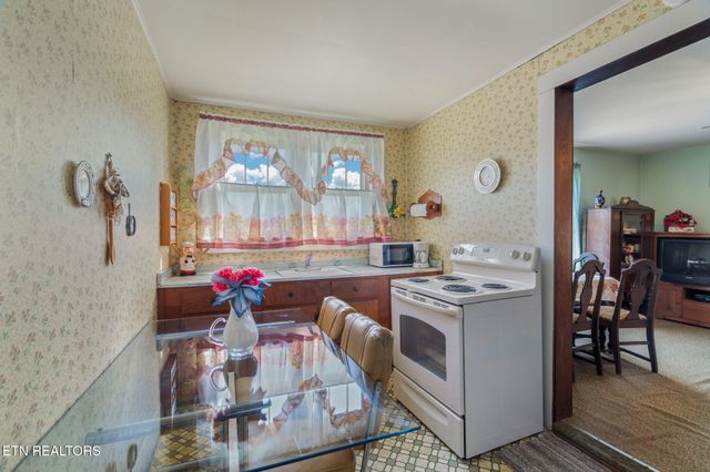 8621 N Ruggles Ferry Pike, Strawberry Plains, TN 37871