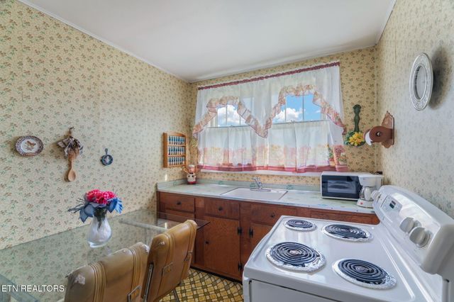 8621 N Ruggles Ferry Pike, Strawberry Plains, TN 37871