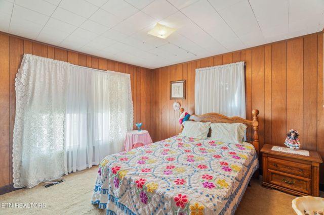 8621 N Ruggles Ferry Pike, Strawberry Plains, TN 37871