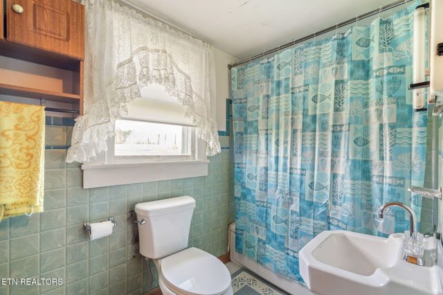 8621 N Ruggles Ferry Pike, Strawberry Plains, TN 37871