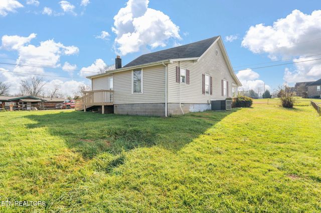 8621 N Ruggles Ferry Pike, Strawberry Plains, TN 37871