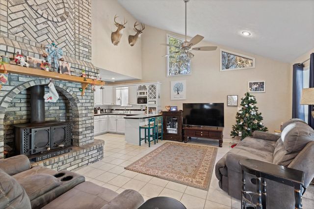 123 Leigh Ln, White Oak, TX 75693