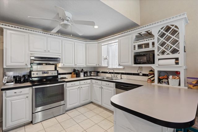 123 Leigh Ln, White Oak, TX 75693