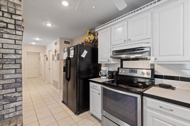 123 Leigh Ln, White Oak, TX 75693