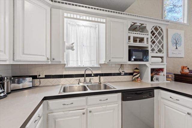 123 Leigh Ln, White Oak, TX 75693