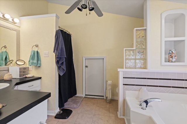 123 Leigh Ln, White Oak, TX 75693