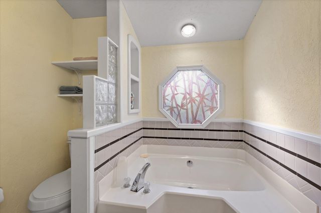 123 Leigh Ln, White Oak, TX 75693